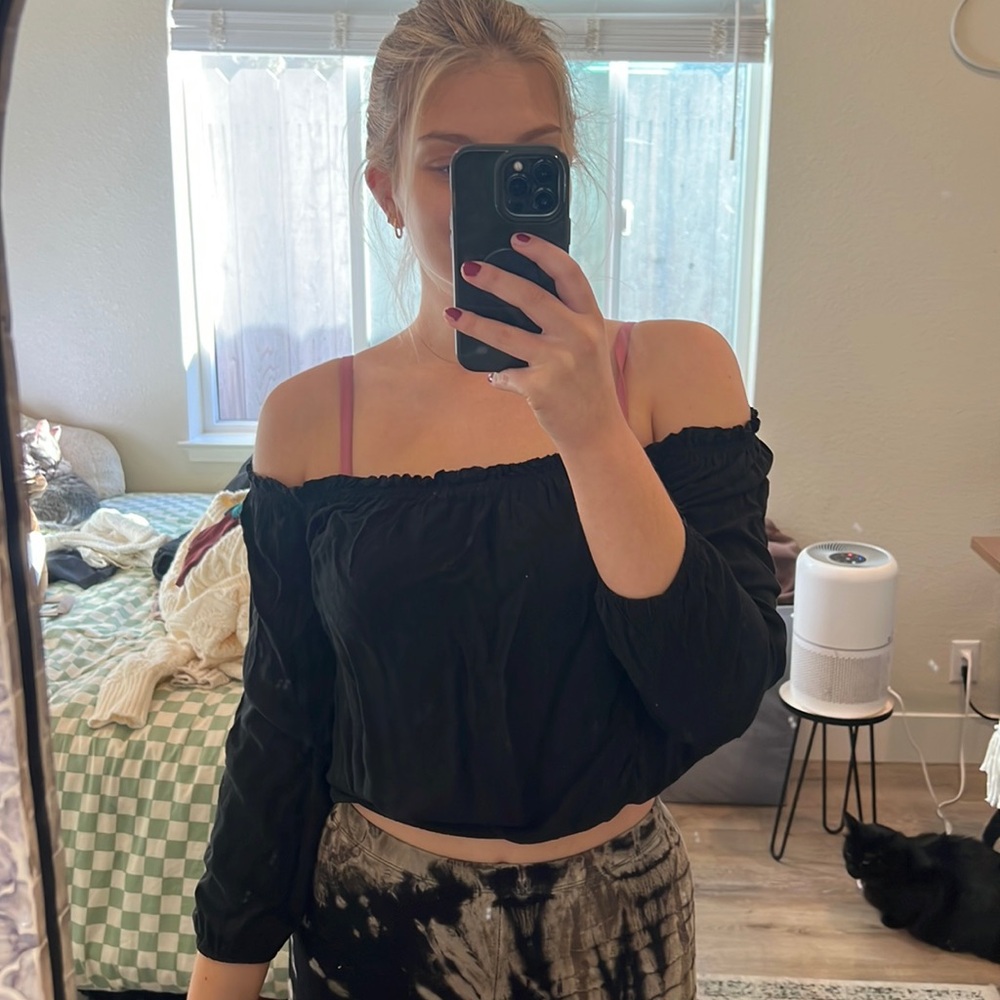Brandy Melville Off the shoulder top long sleeve black